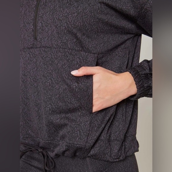 Mondetta Women’s Brushed Back 1/2 Zip Top in Black Pattern, Size Large - Picture 4 of 15